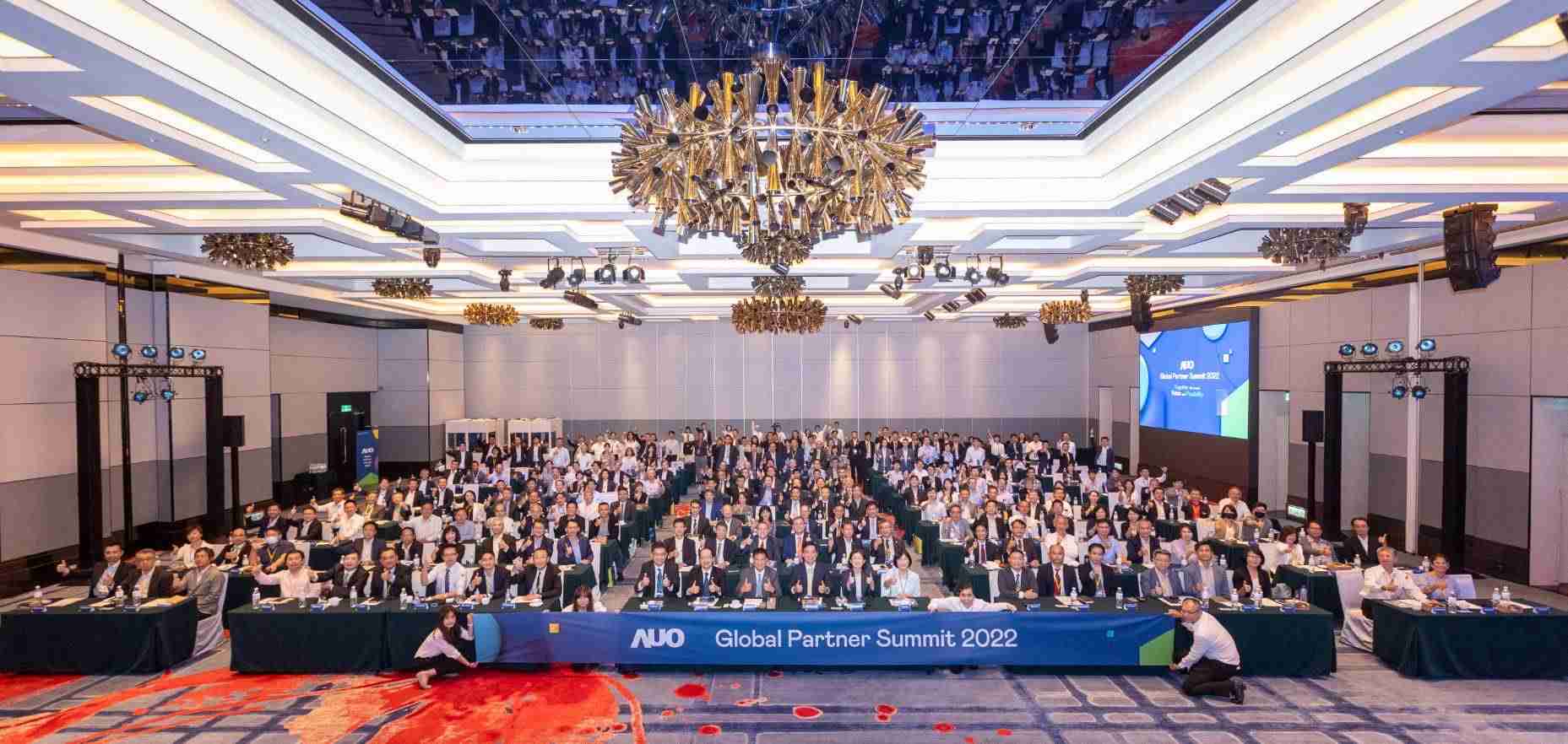 友達推動「安心、、、創新、、、、用心、、同心、、盡心」五星職旅，，為菲籍員工打造全方位照護，，首度贏得「人權實踐與發展領袖獎」殊榮