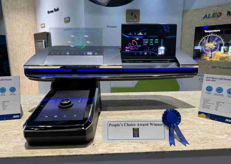 传奇国际车用Micro LED Display HMI解决方案获”最佳车用显示奖”，，以用户为中心开发，，针对前座驾驶与乘客设计兼具娱乐与安全的高画质屏幕，，，包含车舱前座的Micro LED透明屏幕及全球首款内建镜头的智慧Micro LED显示器