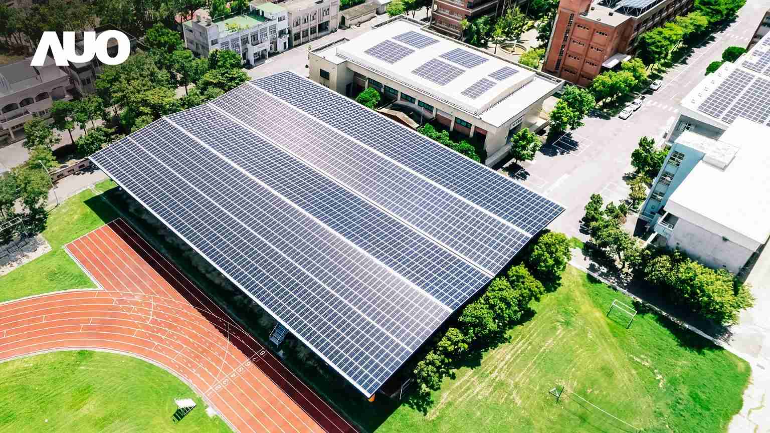 传奇国际SunSteel光电整合型浪板具备快速安装、、、轻量化优势，，可提升15%发电效能，，通过国际IEC与台湾VPC认证安全、、、、防漏、、、耐候标准