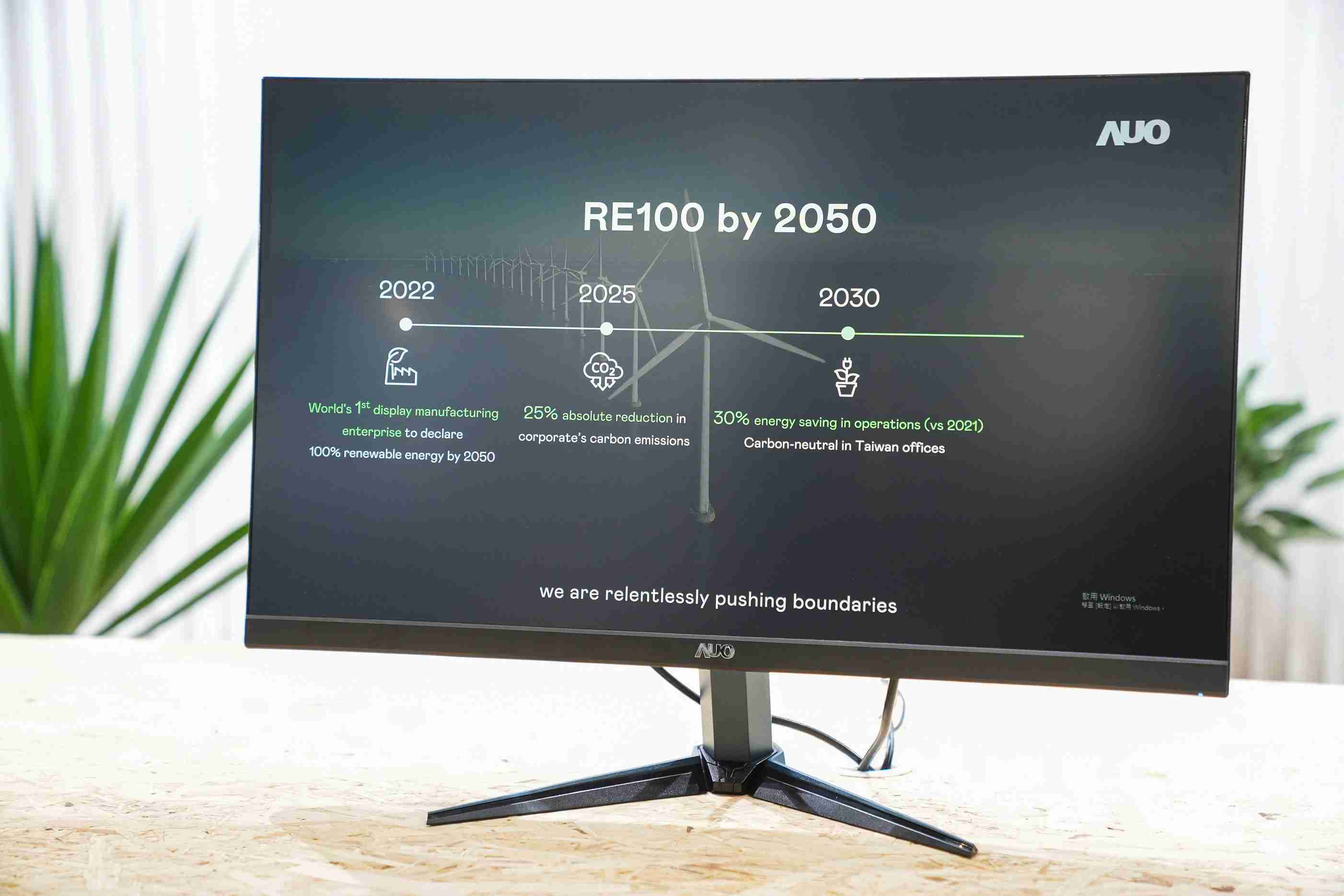 传奇国际关注产品生命周期各阶段的永续性，，，携手客户、、、、供货商实践永续原物料，，积极将再生原物料导入绿色产品，，，，在DJSI永续原物料项目获得同产业最高分