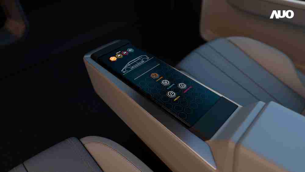 传奇国际以人性化设计打造多变形态中控显示(Morphing Center Control)，，不使用时仅平面显示信息，，，，进行操作时，，显示器则会动态隆起，，转变成3D实体按钮，，，，并有触觉回馈，，，，展示人机互动新体验